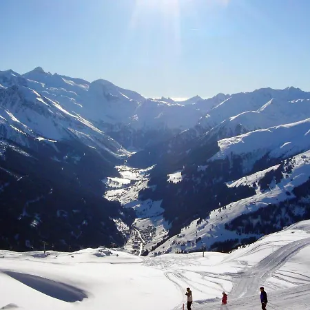 Ferienhaus Tux Holiday Home *